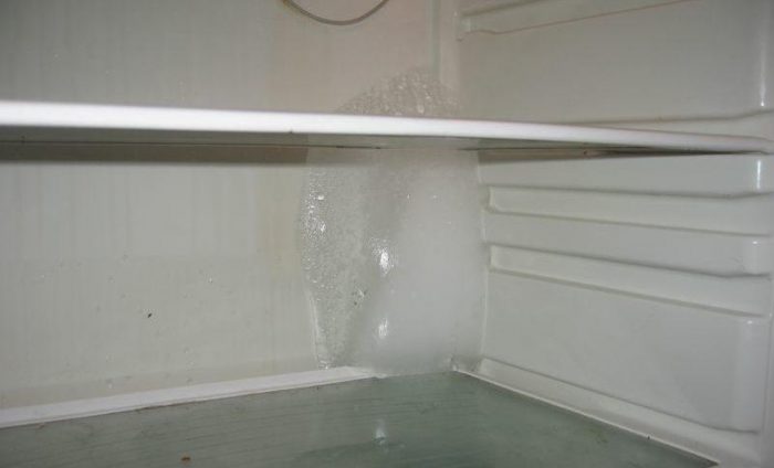 Как самостоятельно заменить уплотнительную резину на холодильнике?