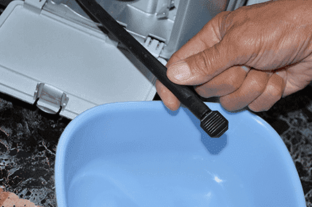 Как слить воду из стиральной машины через аварийный слив