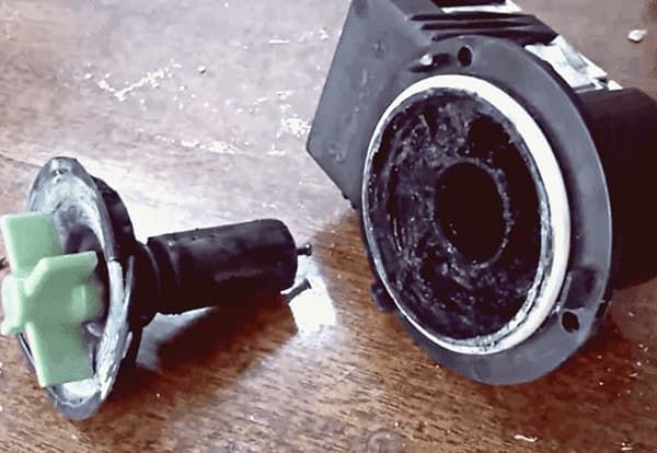 Выход из строя сливного насоса Неисправный сливной насос