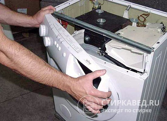 Ремонт агрегата начинается с разборки верхней крышки и панели приборов