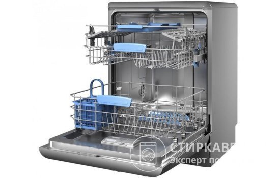 Внутри камеры должны быть только сетки, корзины и прочая посуда, входящая в комплект для мытья