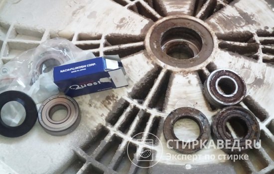 Замена подшипников в поперечине бачка