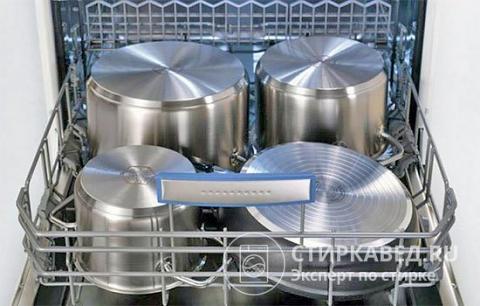 Такое расположение горшков в нижнем поддоне не позволяет хорошо мыть посуду над ними