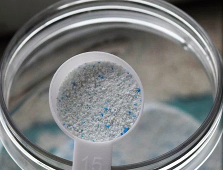 Ложка или мерный стаканчик играет важную роль в дозировке порошка для посудомоечной машины