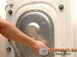 как снимаются транспортные винты со стирального аппарата Фото - Как вывернуть транспортировочные винты из стиральной машины