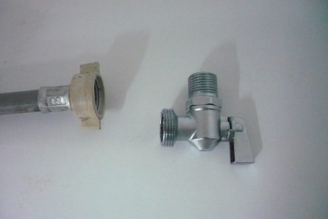 Кран для подключения стиральной машины к водопроводу наконечники + схема
