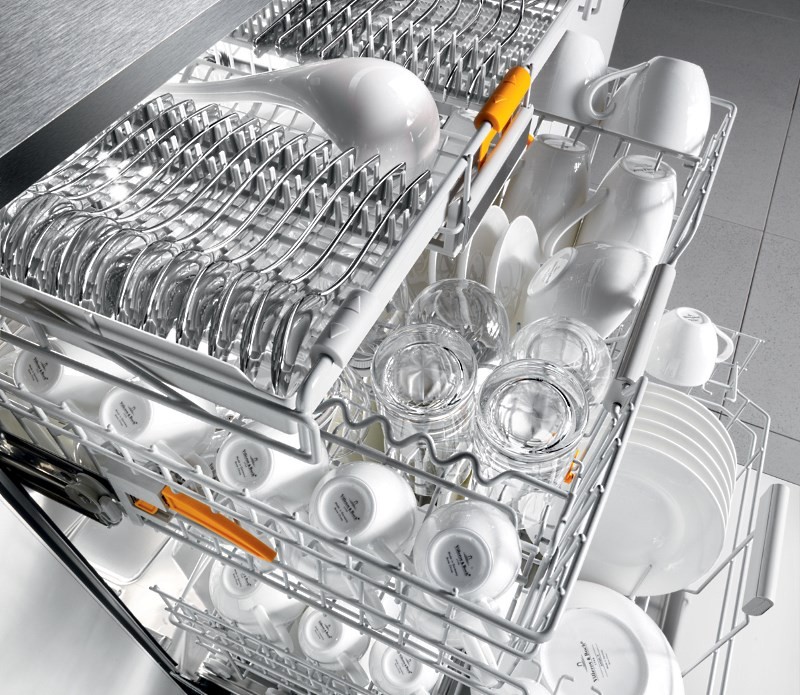 Большая посудомоечная машина