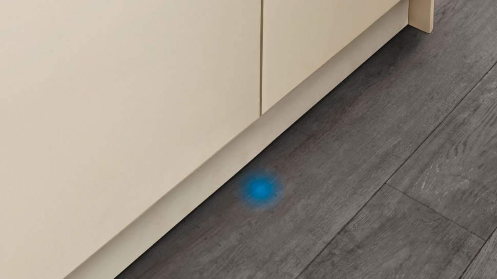 Функция уведомления об окончании посудомоечной машины Siemens SN 656X00 MR в виде синего луча