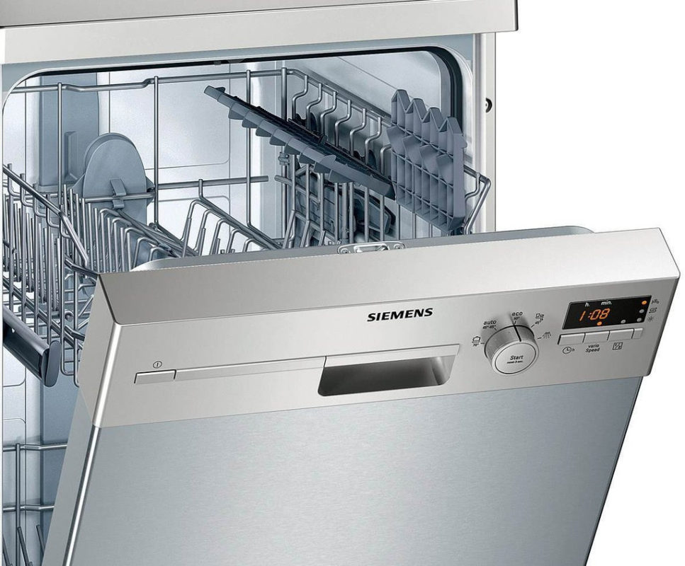 Дверца модели посудомоечной машины Siemens полуоткрыта