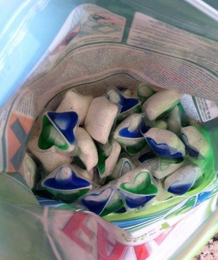 Большая упаковка двойных капсул, которые можно мыть в посудомоечной машине