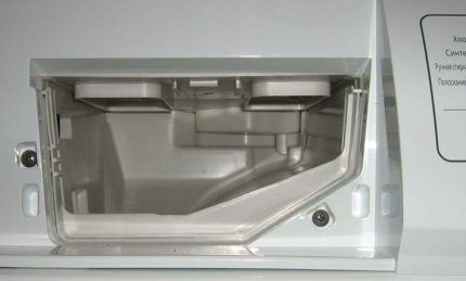 Пластина в пылесборнике Пластина в пылесборнике