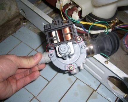 Откручиваем насос