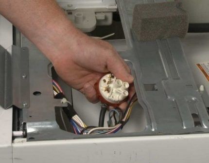 Реле давления в пластиковом корпусе