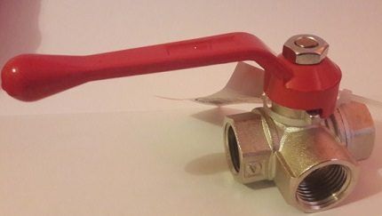 Трехходовой клапан для подключения Трехходовой клапан для подключения