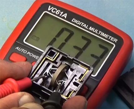 Использование мультиметра при проверке исправности позистора