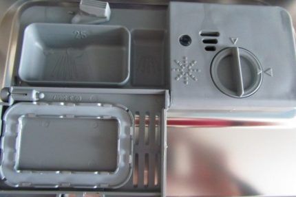 Загрузочные ящики для моющих средств и кондиционеров Емкости для моющих средств