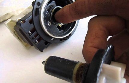 Очистка насоса от грязи