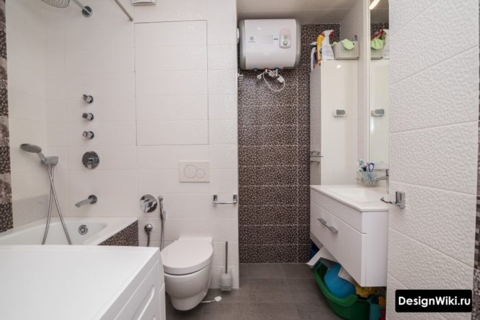 Внутренняя ванная комната 6 кв м с пиксельной плиткой
