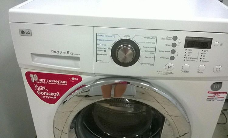 В стиральных машинах этой марки очень часто бак имеет переднее положение и его легко снять, открутив переднюю стенку прибора