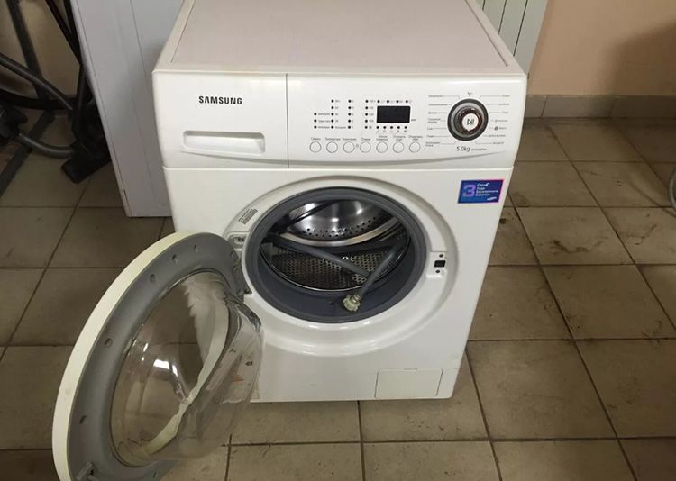 Конструкция машины этого типа также предполагает в основном переднюю разборку барабана