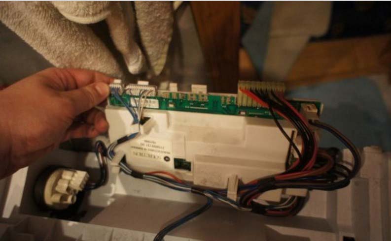 Снятие модуля управления стиральной машиной