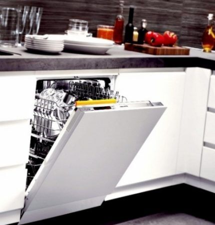 Фасад монтируется со стороны двери посудомоечной машины Гладкая поверхность фасада ПММ