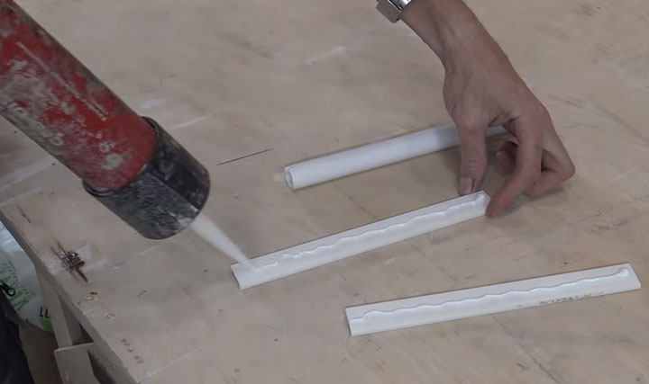 приклейте пластиковый канал к фильтровальному пакету для пылесоса