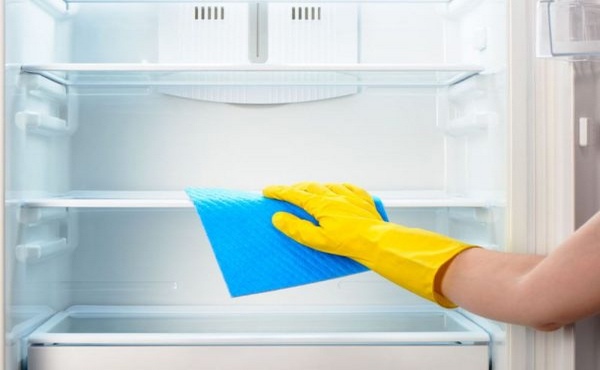 Простые способы избавиться от запаха холодильника