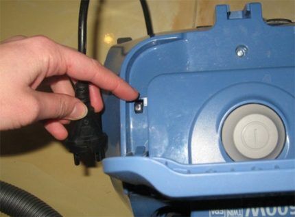 Кнопка блокировки кабельной катушки