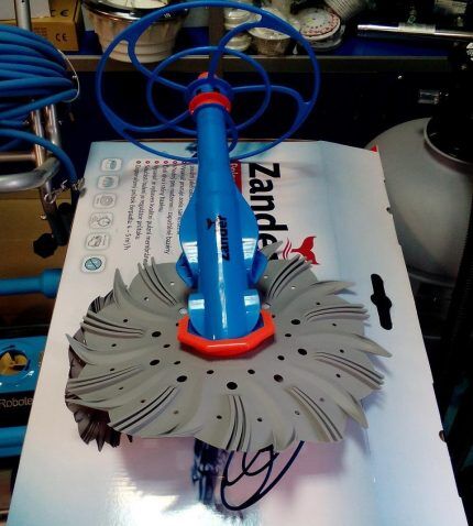 Вариант полуавтоматического оборудования Полуавтоматический пылесос для бассейнов