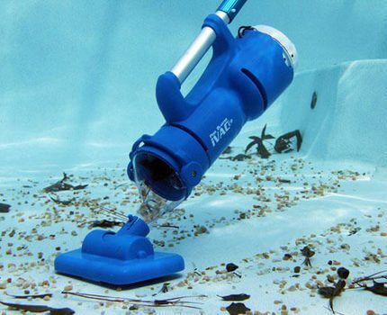 Портативная модель удобна и легка Портативный пылесос для бассейна