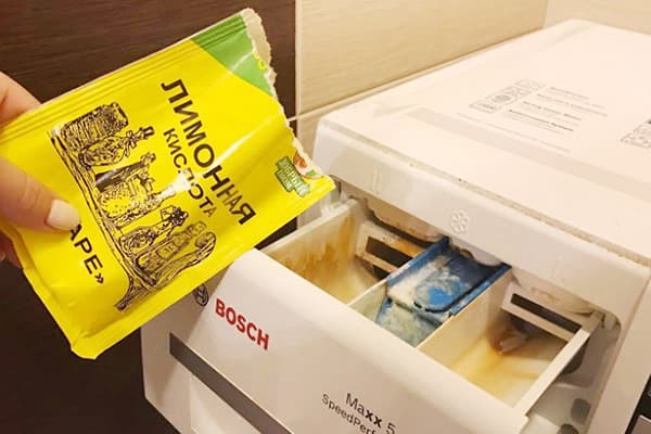 Добавление лимонной кислоты в лоток стиральной машины