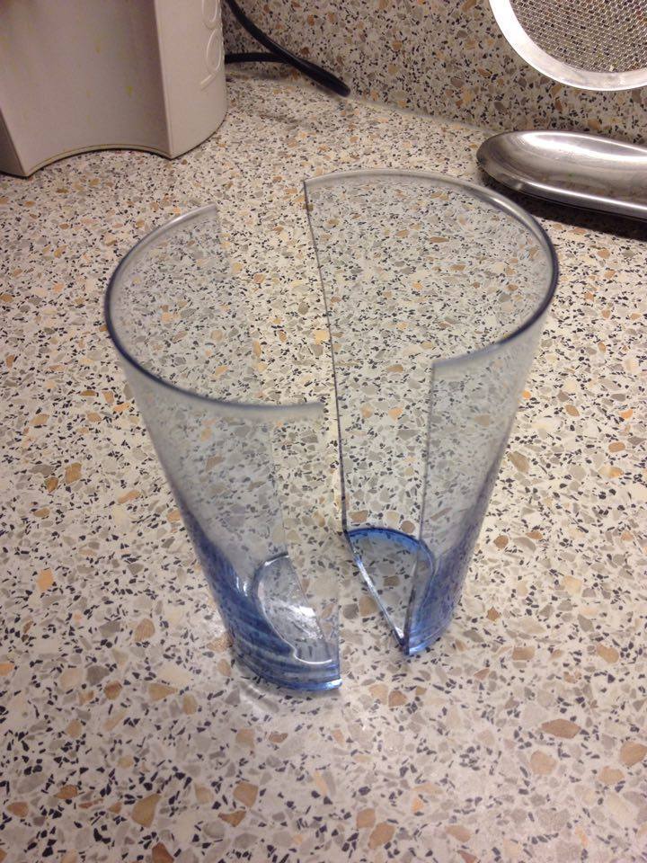 Поврежденное стекло