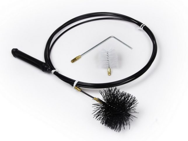 Кабель со щеткой для очистки выхлопной трубы