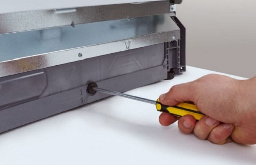 Регулировка станка по высоте с помощью специального винта