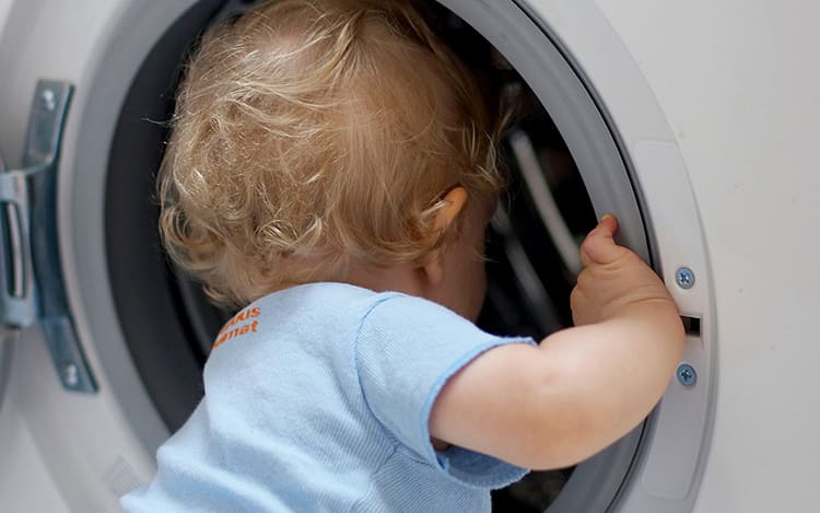 Блокировка от детей не позволяет открыть дверцу стиральной машины