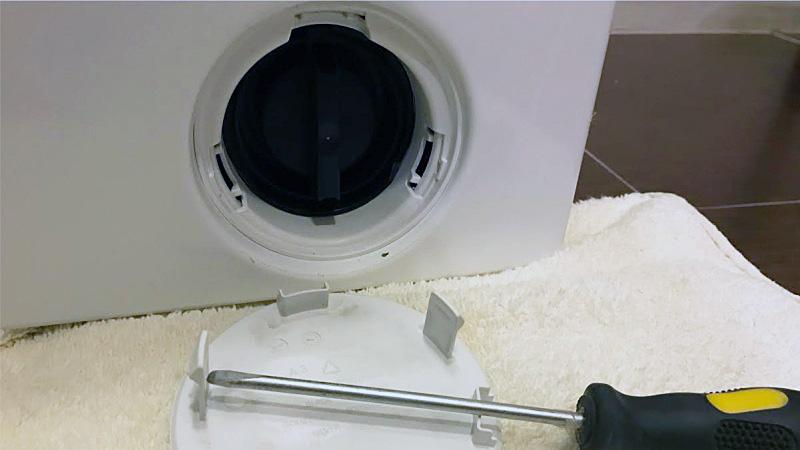 Сливной люк стиральной машины