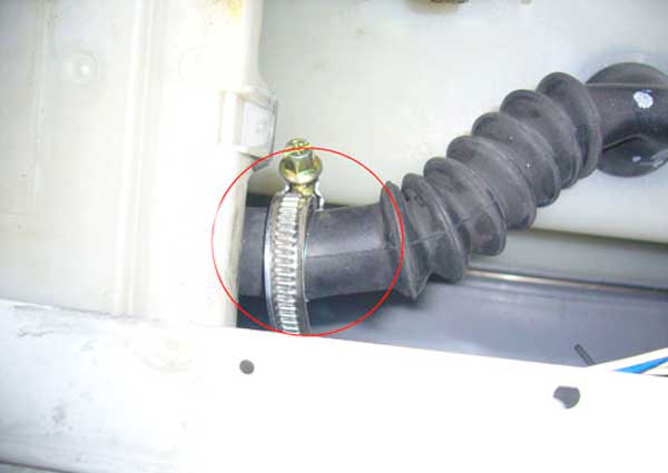 будем сливать воду через трубу