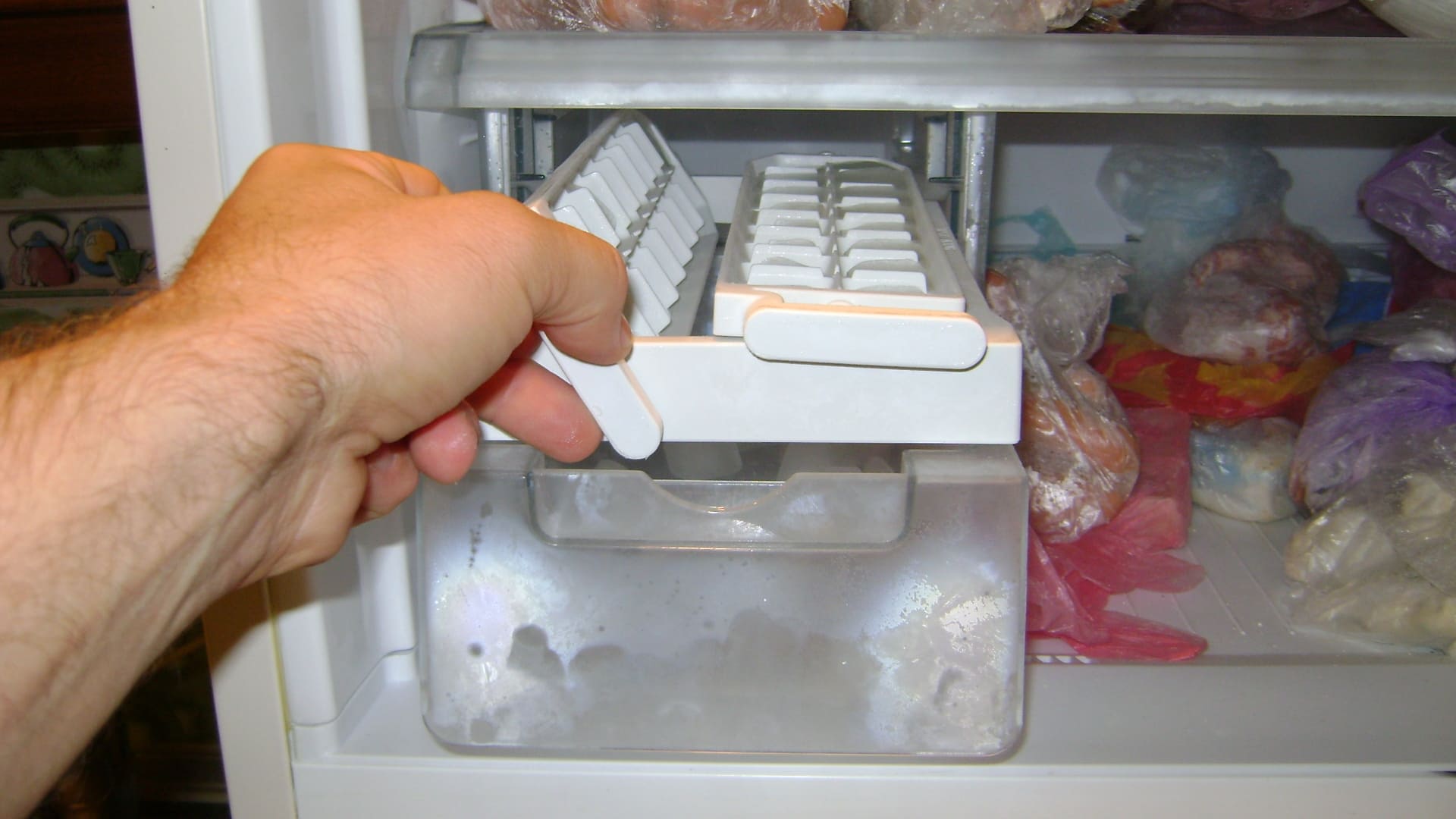 Льдогенератор Sharp для холодильника