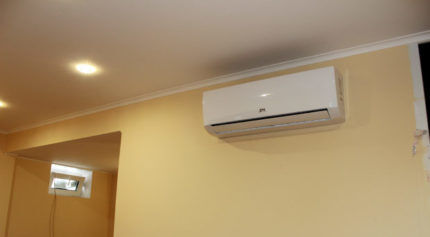 Внутренний блок на стене Внутренний блок на стене