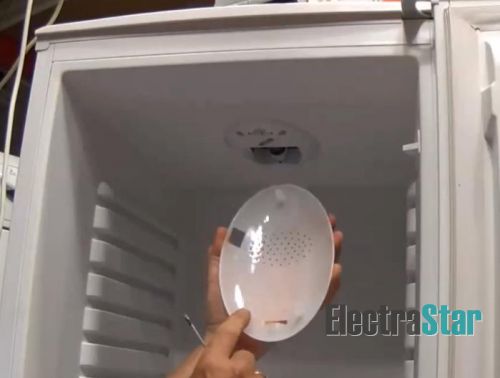 Как самостоятельно поменять лампочку в холодильнике