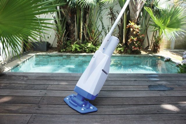 Как выбрать и оценить лучшие пылесосы для бассейна