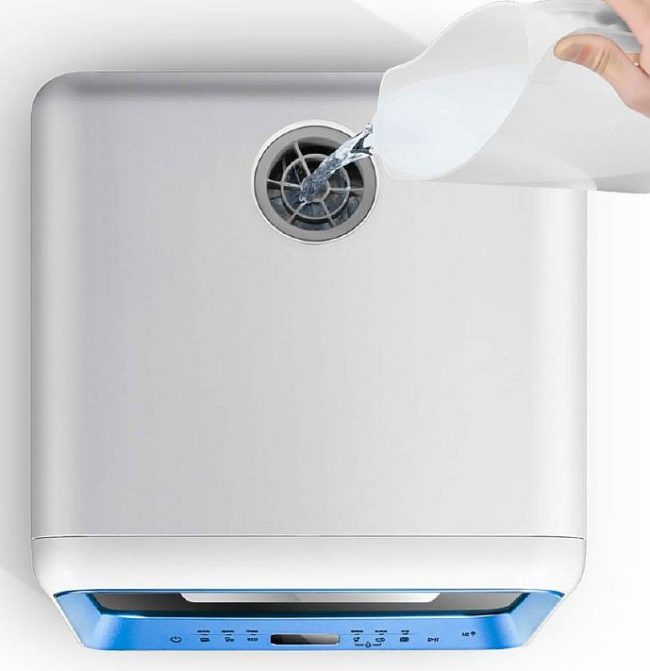 Фото - заливное отверстие в крышке моечного блока