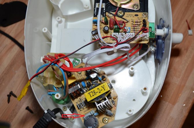 Стиральная машина движется снизу во время стирки, во время забора воды: причины