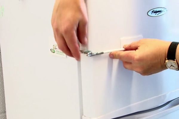 Как выбрать встраиваемый холодильник: 4-х ступенчатая инструкция + нюансы установки