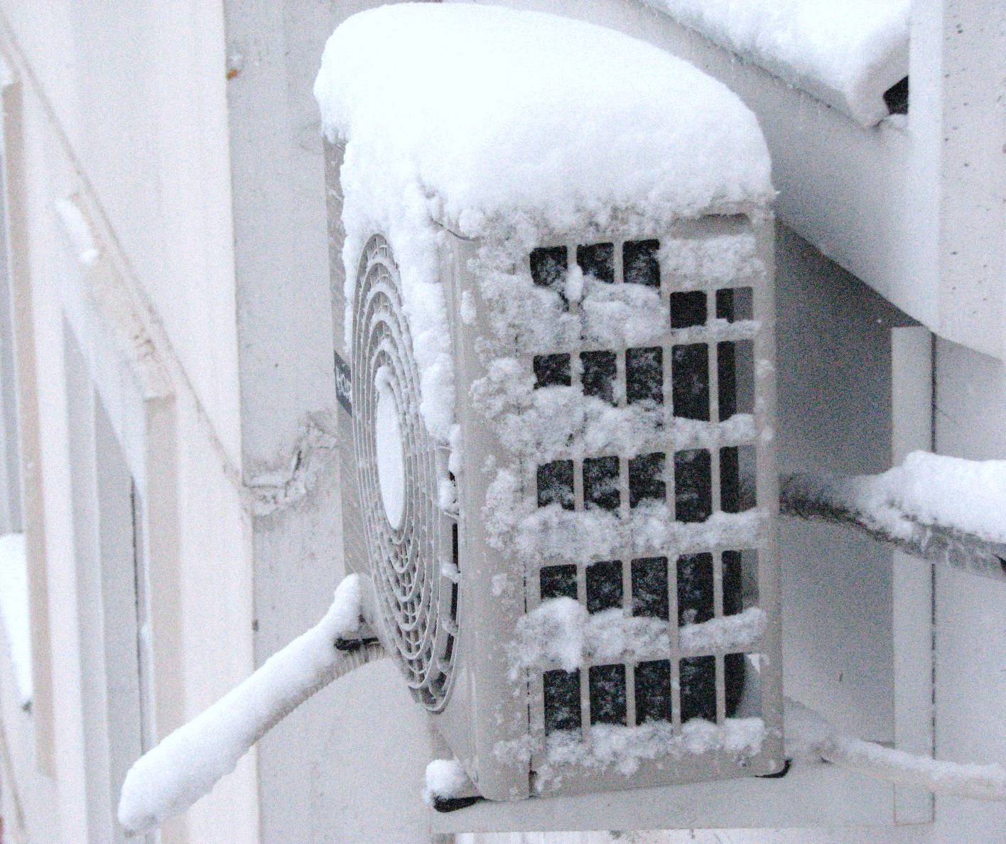 При какой минусовой температуре можно включать кондиционер на обогрев и обогрев зимой