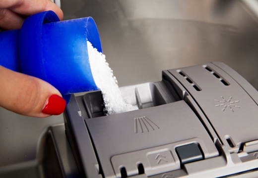 насыпать порошок в отсек