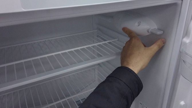 Как поменять лампочку в холодильнике Индезит