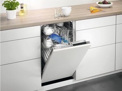 Включите посудомоечную машину